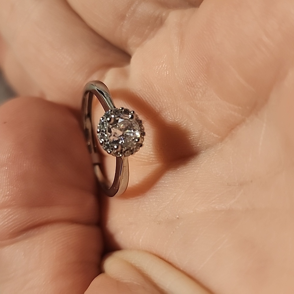 GIA Diamond Ring - Picture 5 of 7